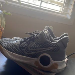 Womens basketball shoes